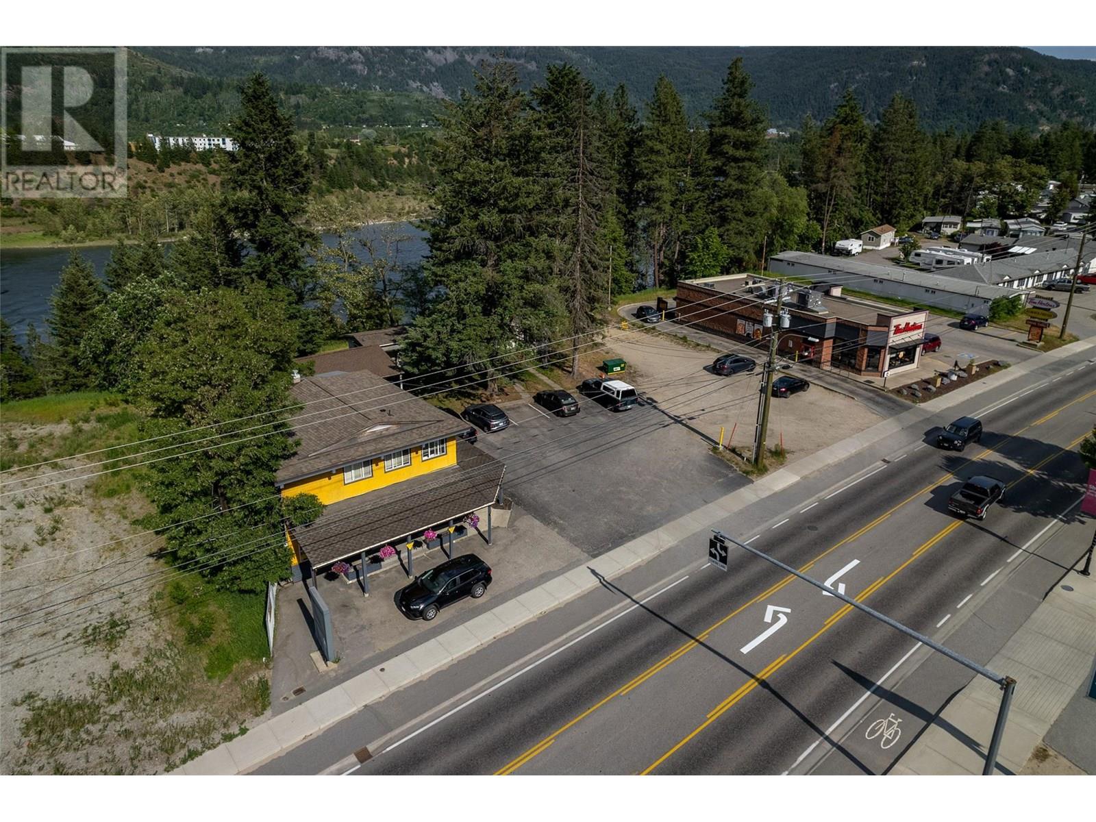  1451 Columbia Avenue, Castlegar