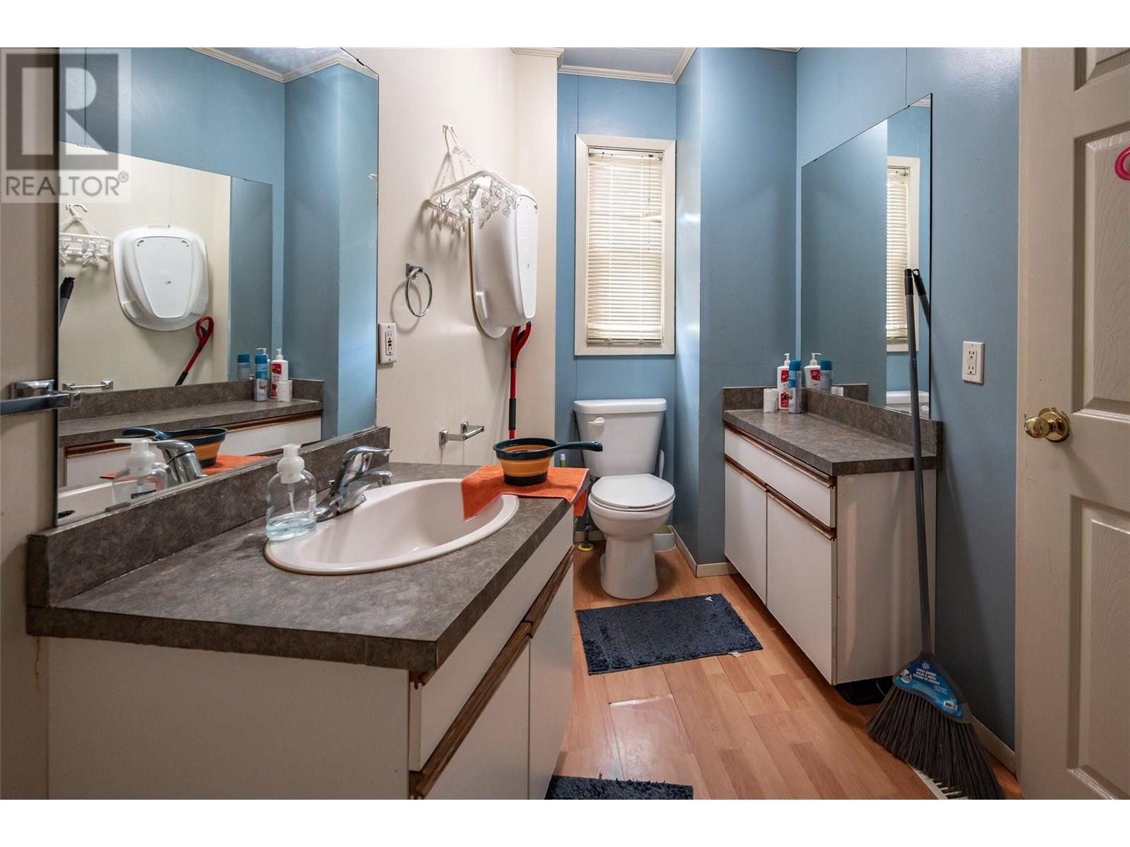 1451 Columbia Avenue, Castlegar