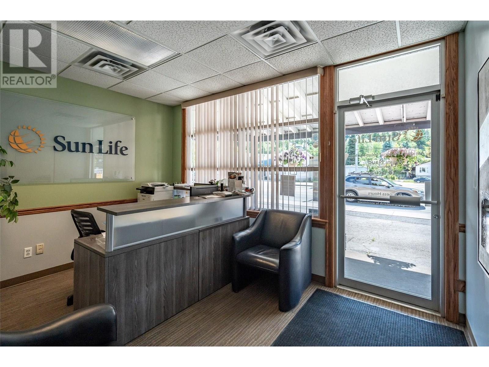  1451 Columbia Avenue, Castlegar