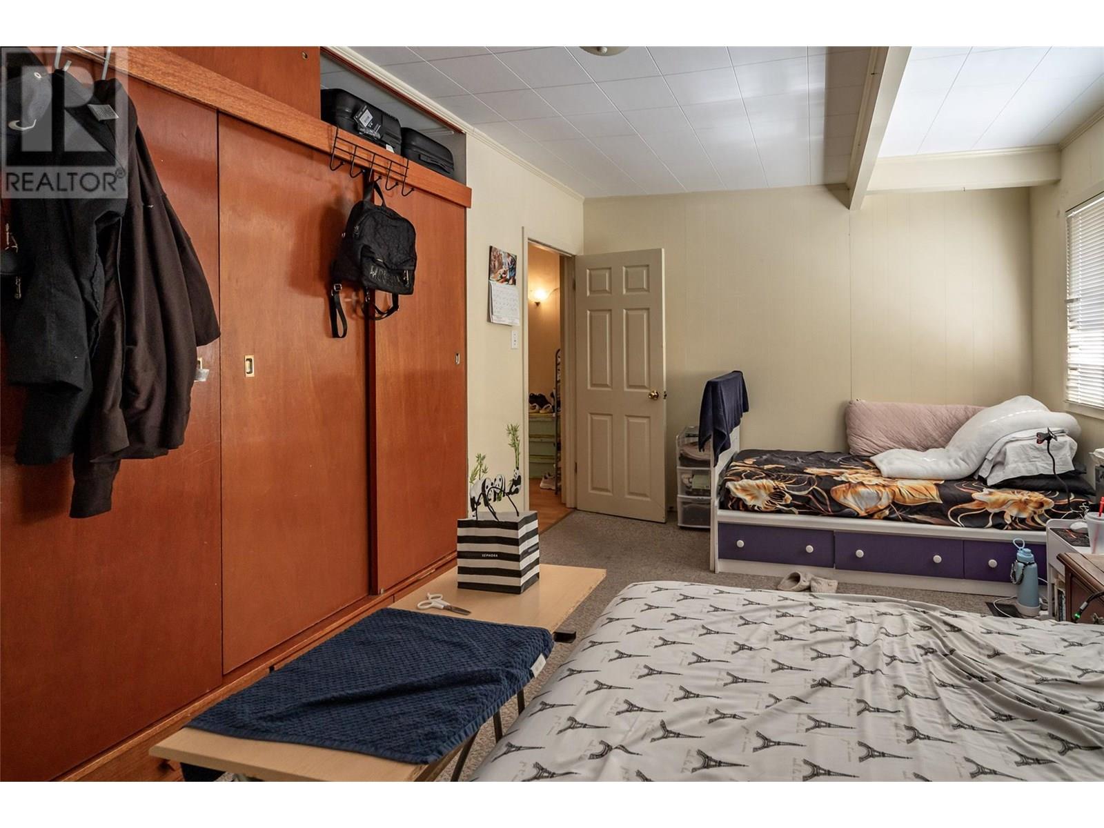 1451 Columbia Avenue, Castlegar