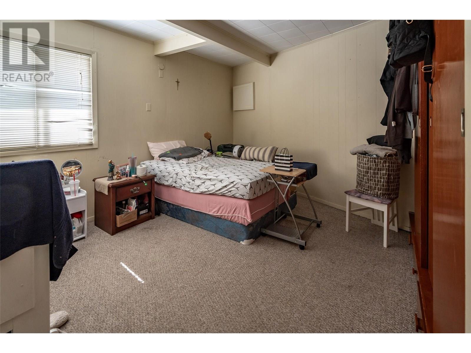  1451 Columbia Avenue, Castlegar
