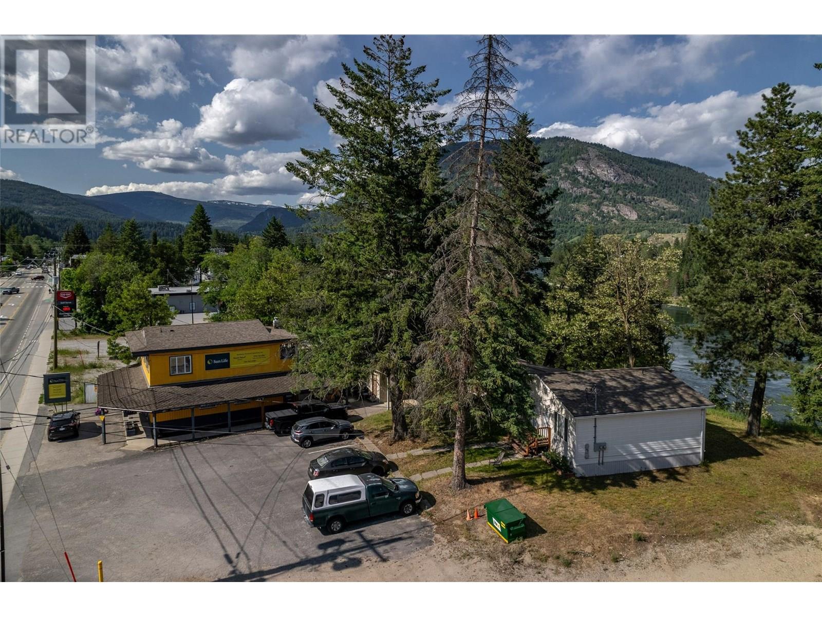  1451 Columbia Avenue, Castlegar
