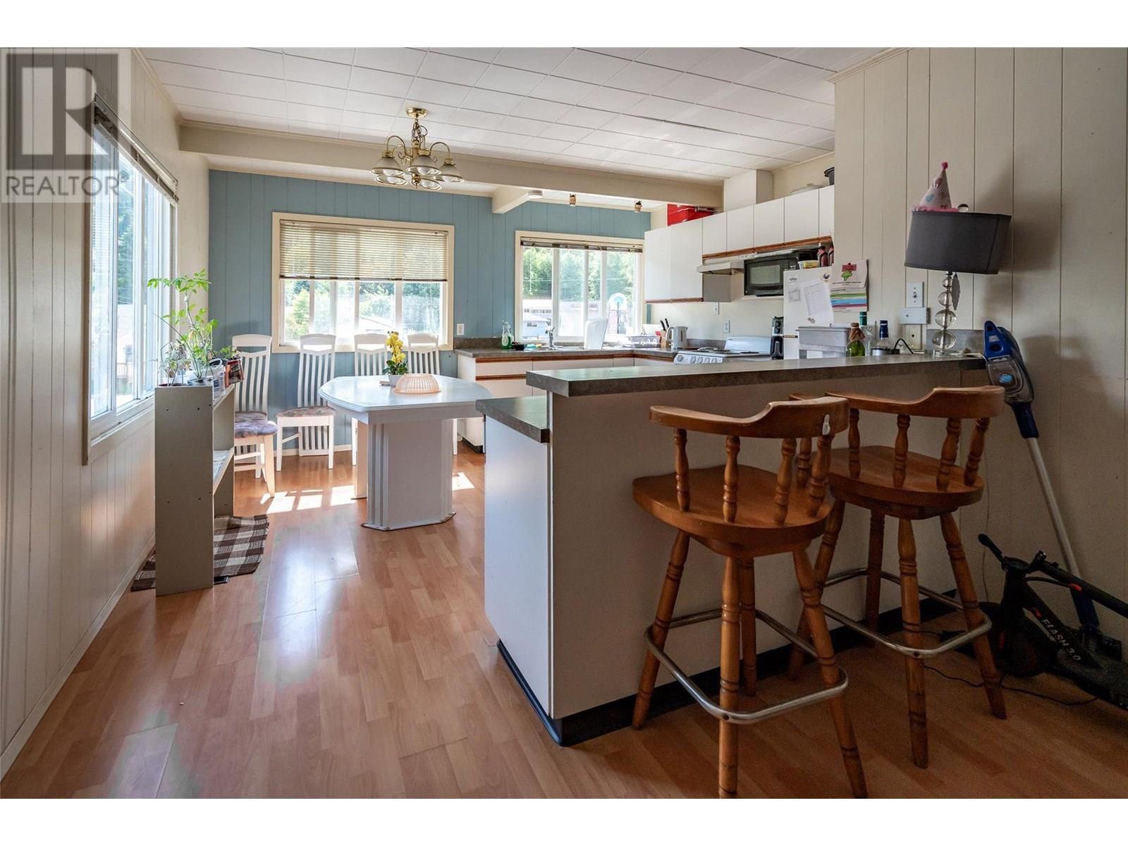  1451 Columbia Avenue, Castlegar