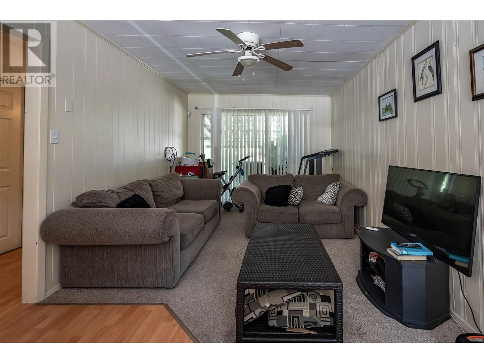  1451 Columbia Avenue, Castlegar