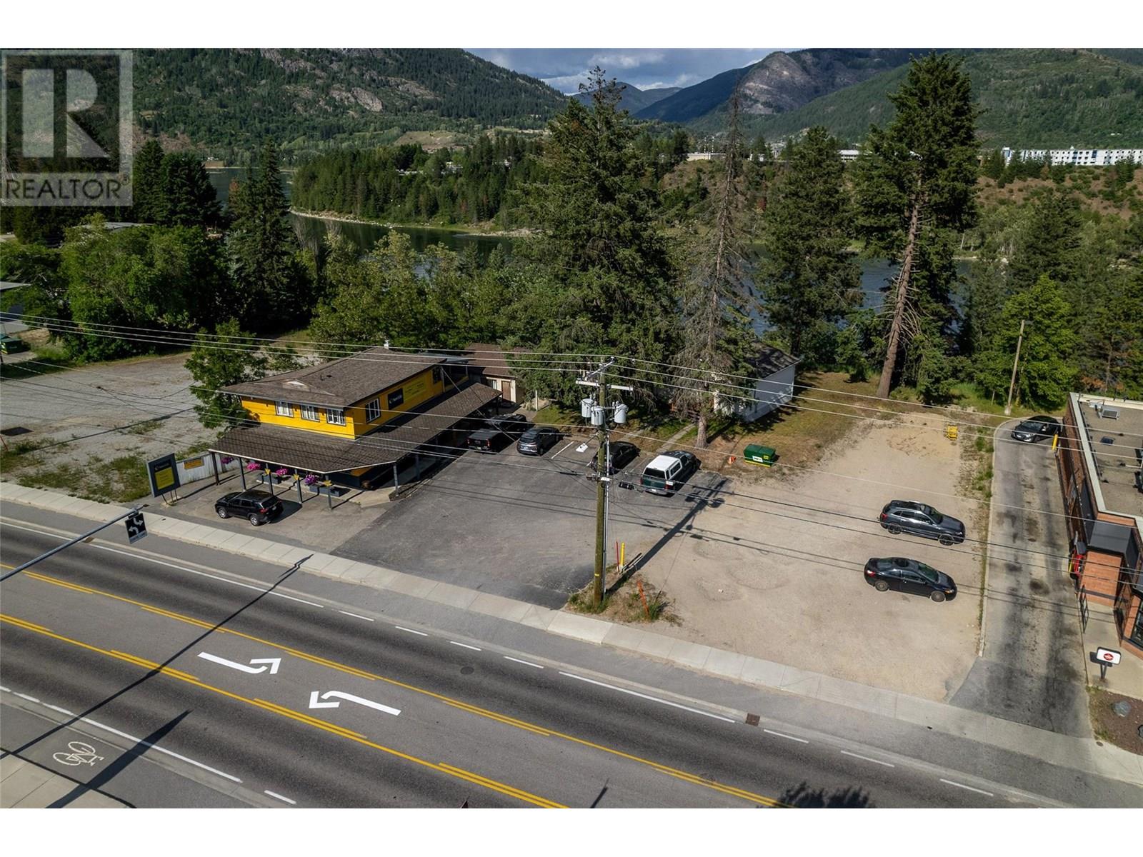  1451 Columbia Avenue, Castlegar