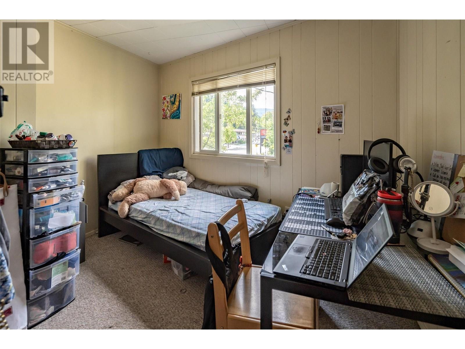  1451 Columbia Avenue, Castlegar