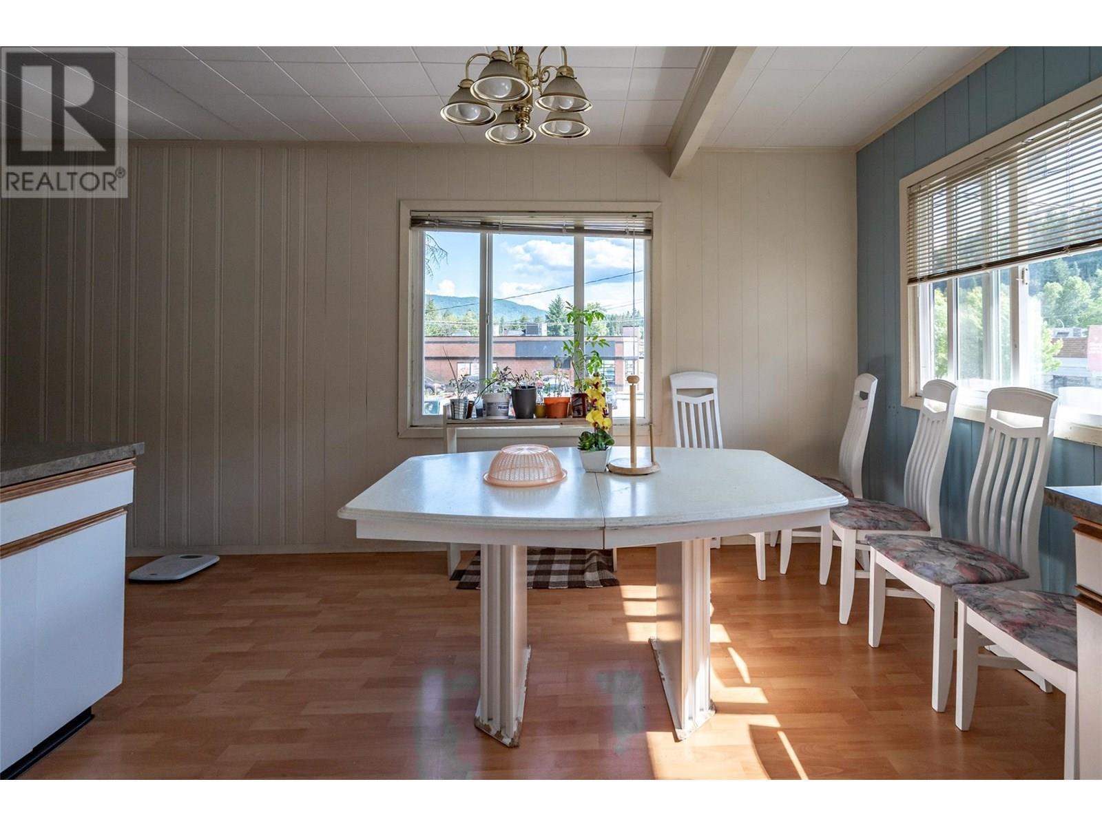  1451 Columbia Avenue, Castlegar