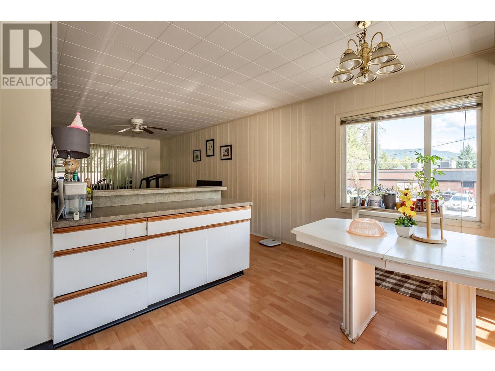  1451 Columbia Avenue, Castlegar