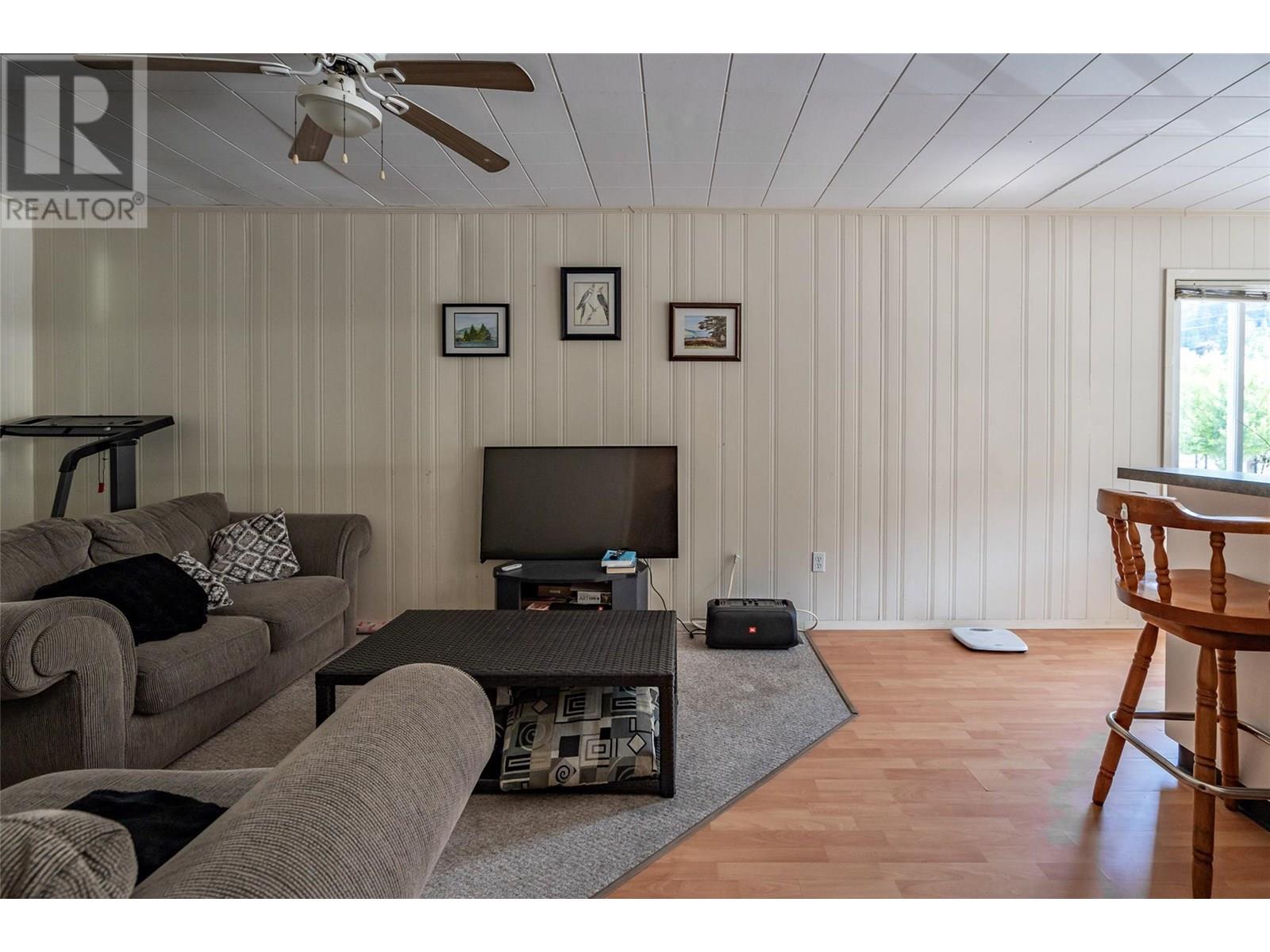  1451 Columbia Avenue, Castlegar
