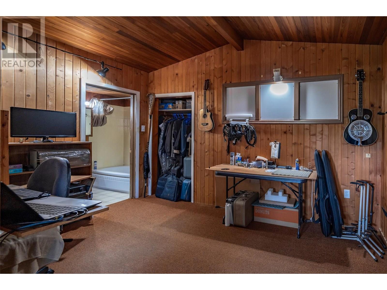  1451 Columbia Avenue, Castlegar