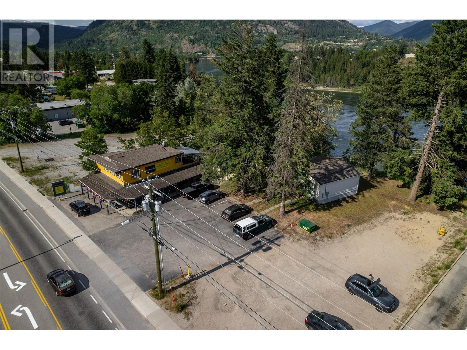  1451 Columbia Avenue, Castlegar