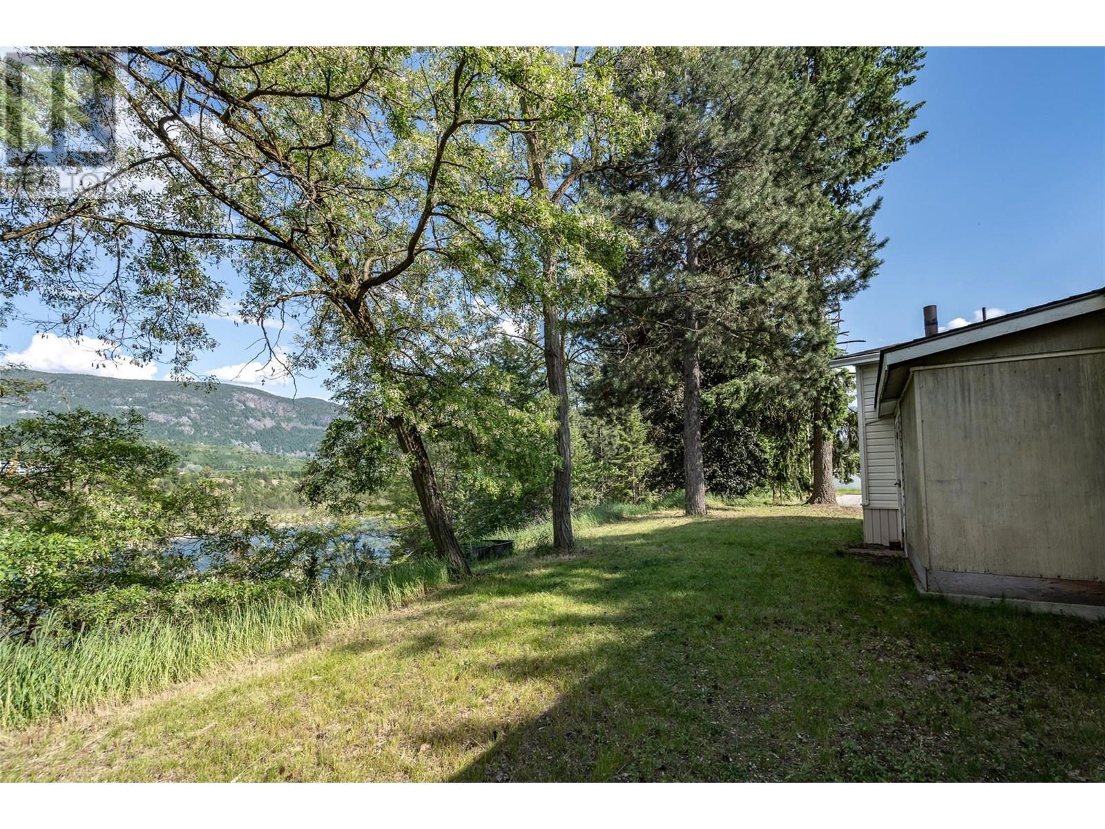  1451 Columbia Avenue, Castlegar