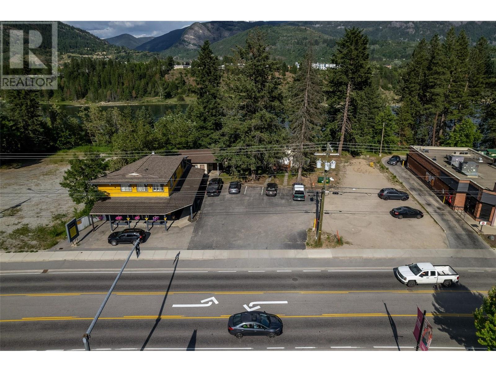  1451 Columbia Avenue, Castlegar