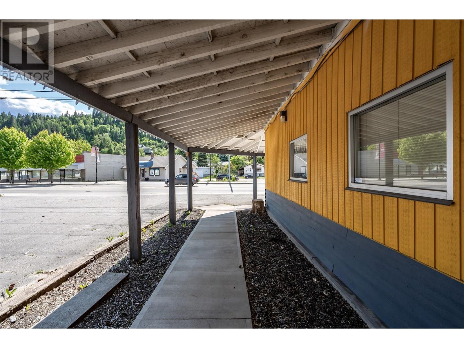  1451 Columbia Avenue, Castlegar