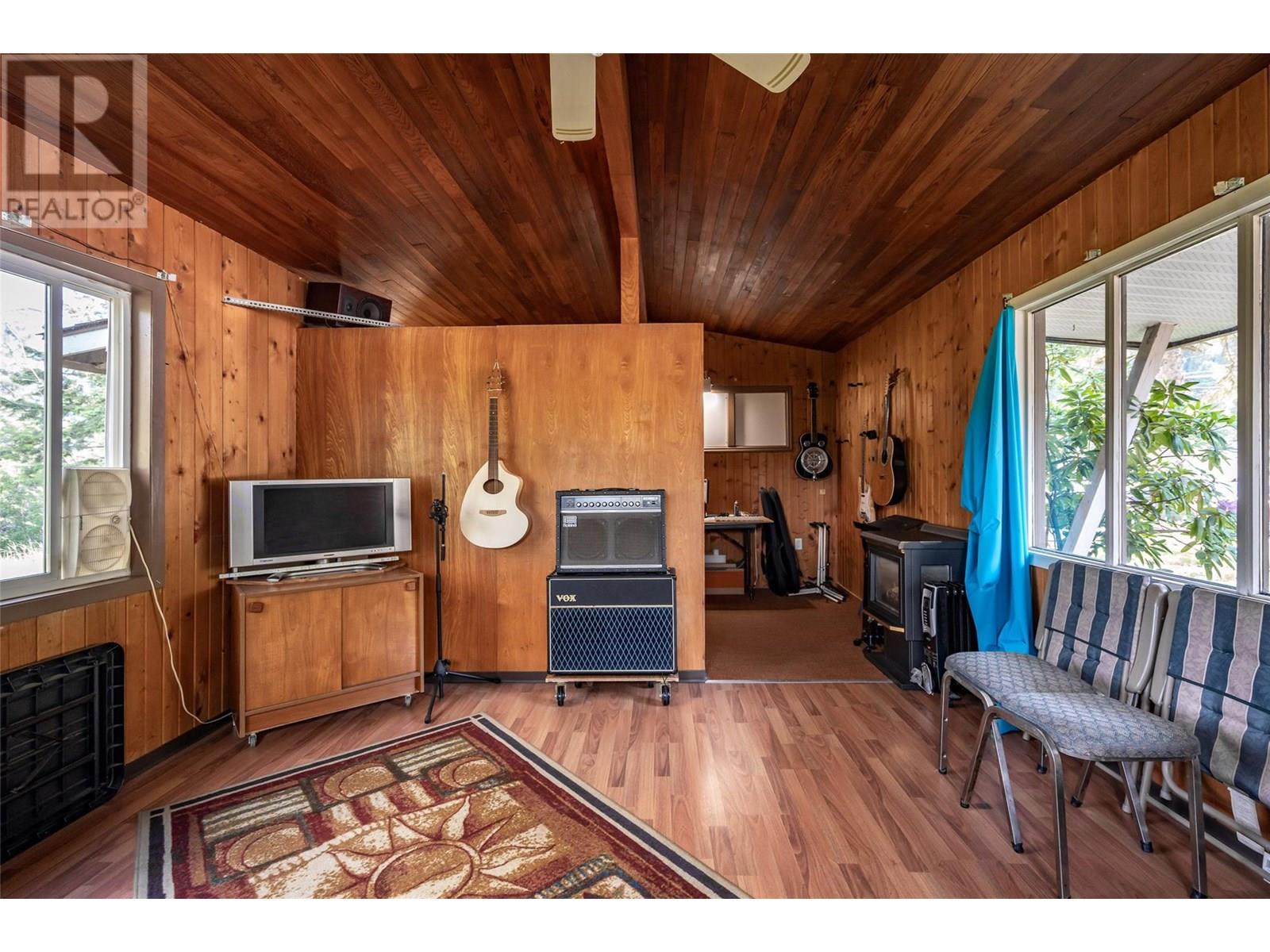  1451 Columbia Avenue, Castlegar