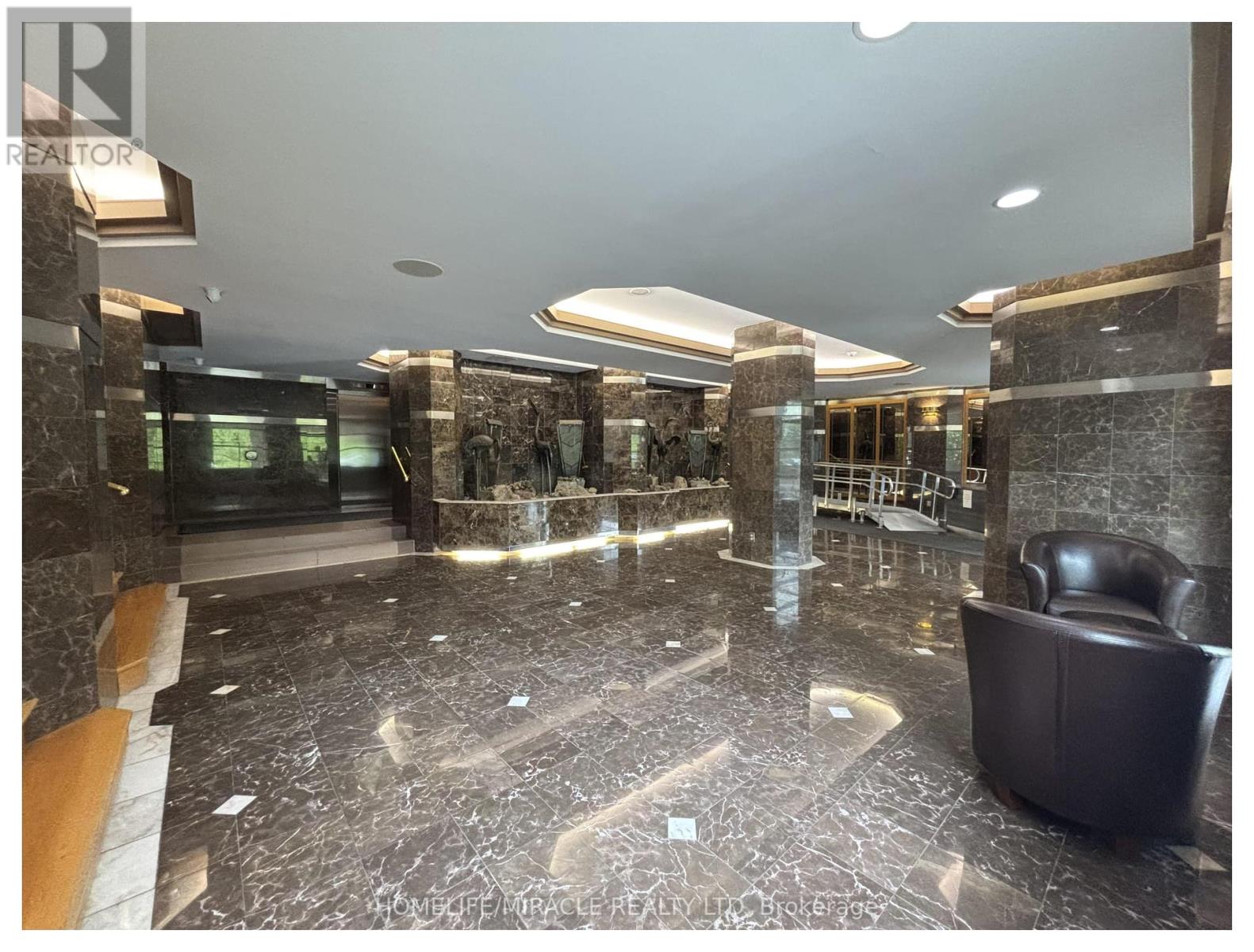 Photo 1 of 1409 2760 Carousel Crescent, Ottawa ON