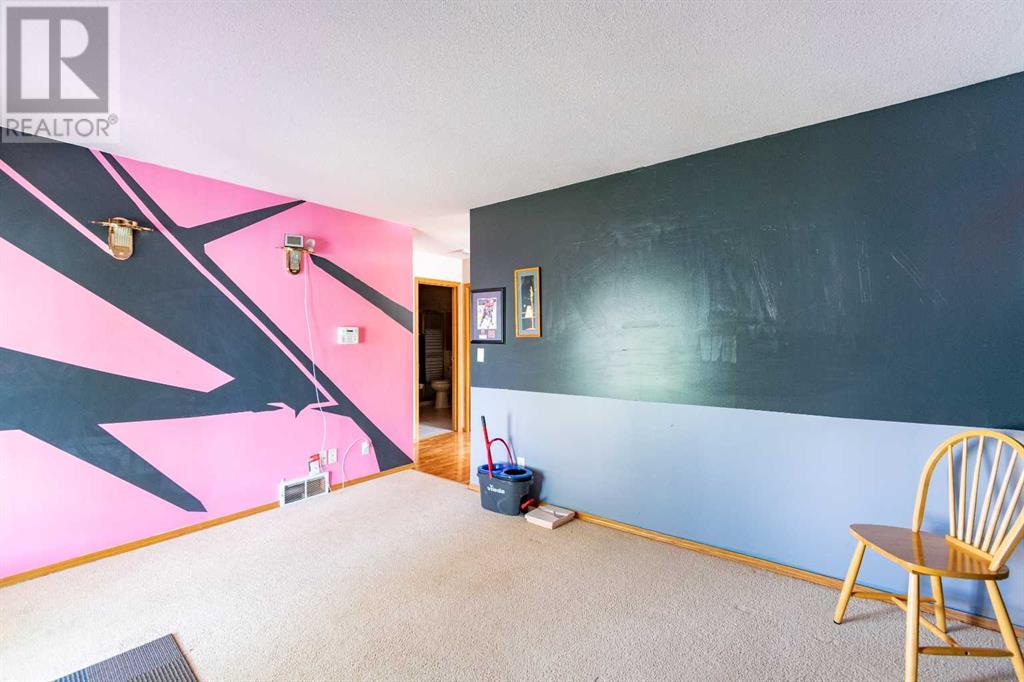 Single Family House Bungalow for Sale in   Street Parkdale Stettler 