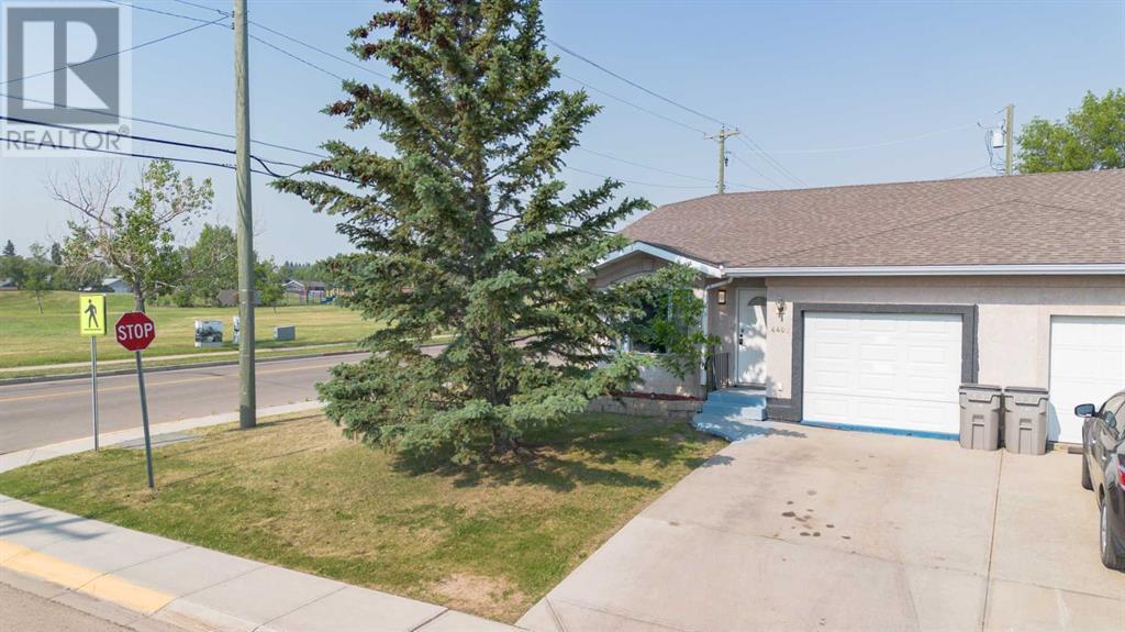 Single Family House Bungalow for Sale in   Street Parkdale Stettler 
