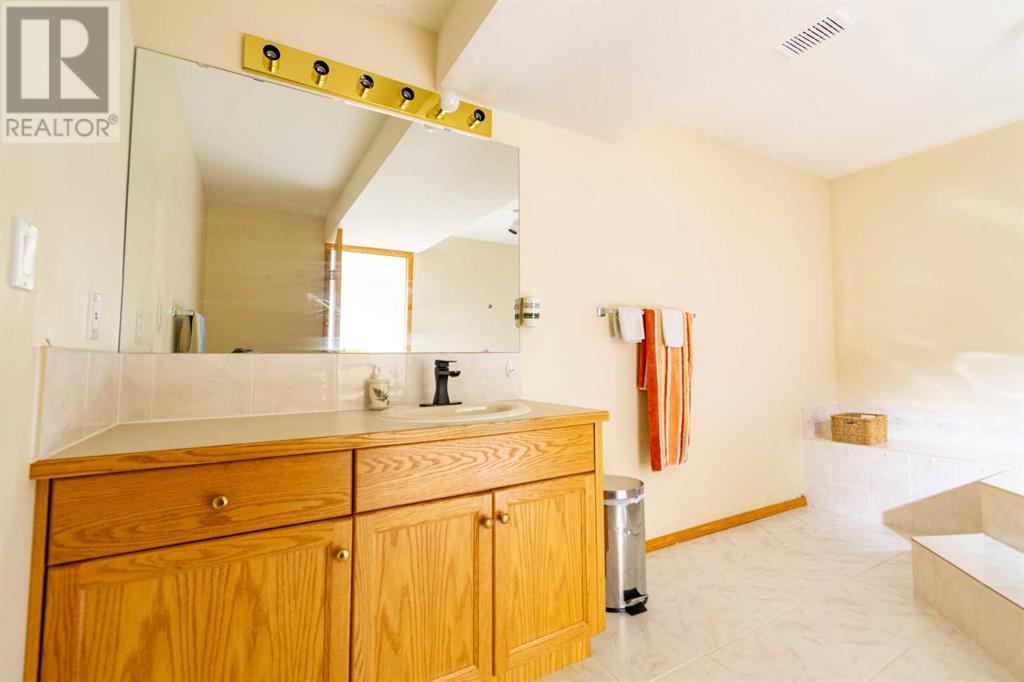 Single Family House Bungalow for Sale in   Street Parkdale Stettler 