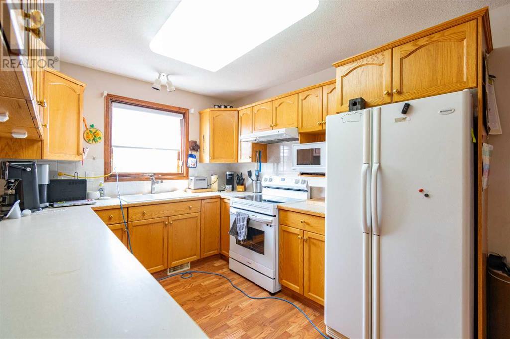 Single Family House Bungalow for Sale in   Street Parkdale Stettler 