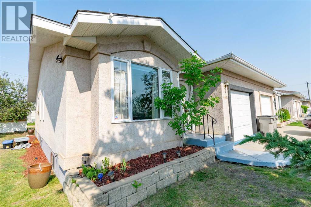 Single Family House Bungalow for Sale in   Street Parkdale Stettler 