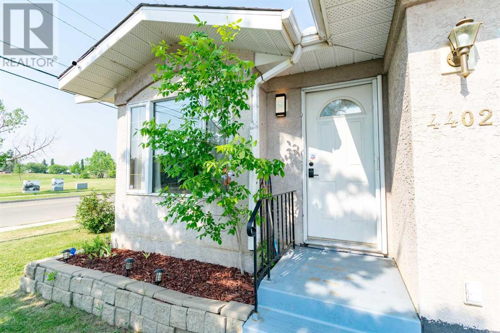 Single Family House Bungalow for Sale in   Street Parkdale Stettler 