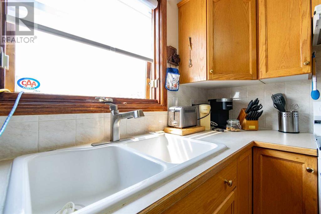 Single Family House Bungalow for Sale in   Street Parkdale Stettler 