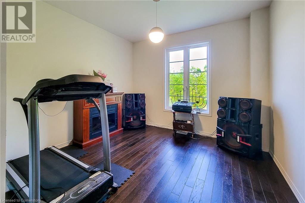 Photo 34 of 65 Cactus Crescent, Stoney Creek ON