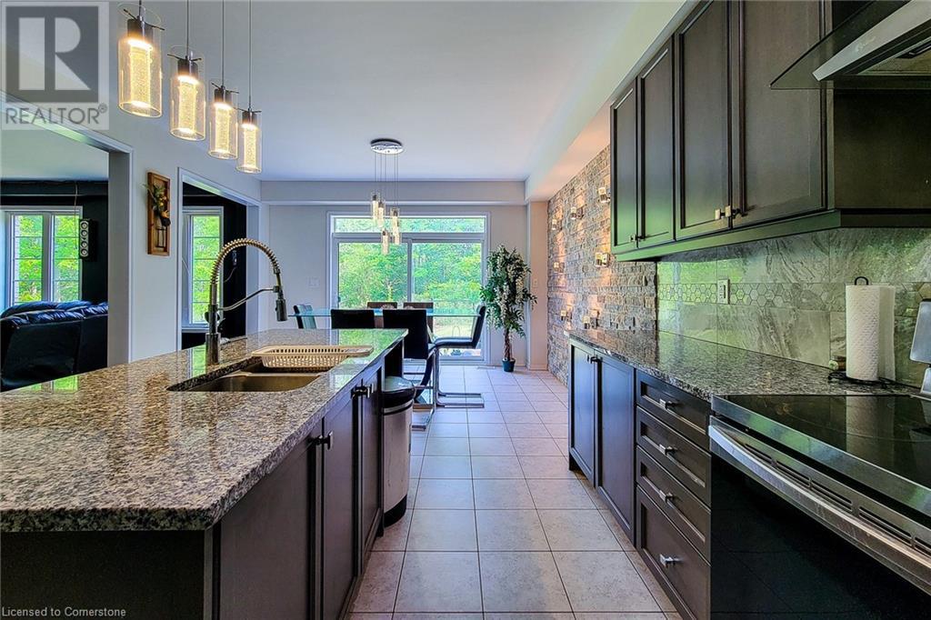 Photo 15 of 65 Cactus Crescent, Stoney Creek ON
