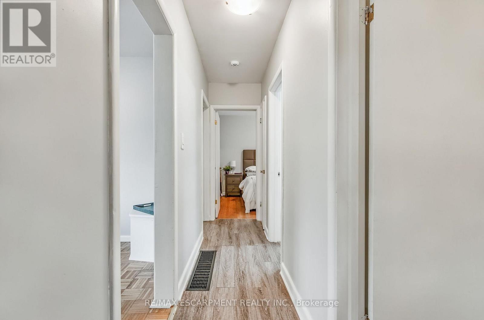 Photo 23 of 379 East 18th Street, Hamilton ON