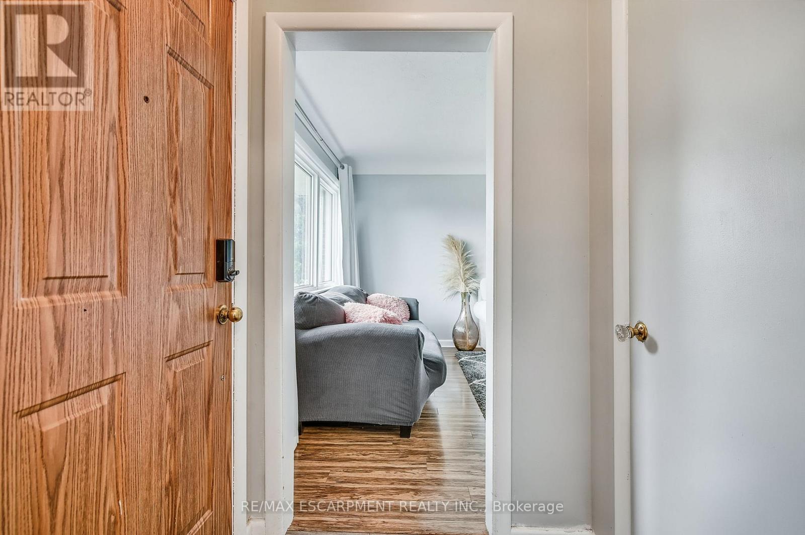 Photo 7 of 379 East 18th Street, Hamilton ON