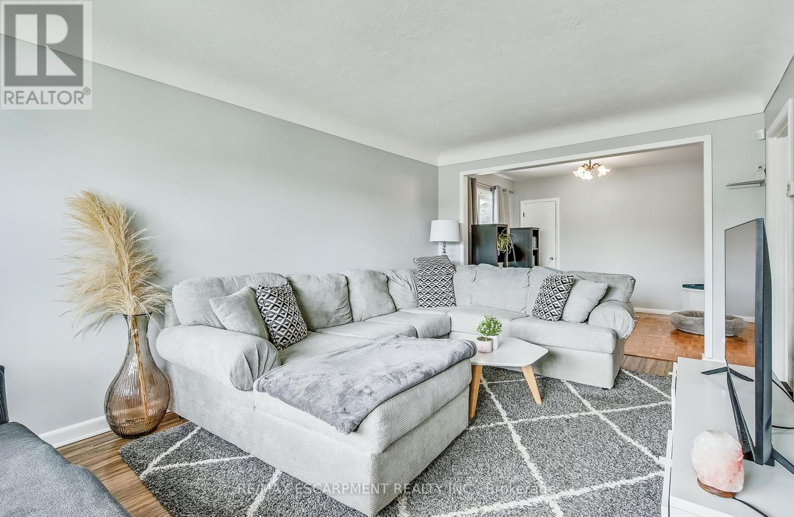 Photo 11 of 379 East 18th Street, Hamilton ON