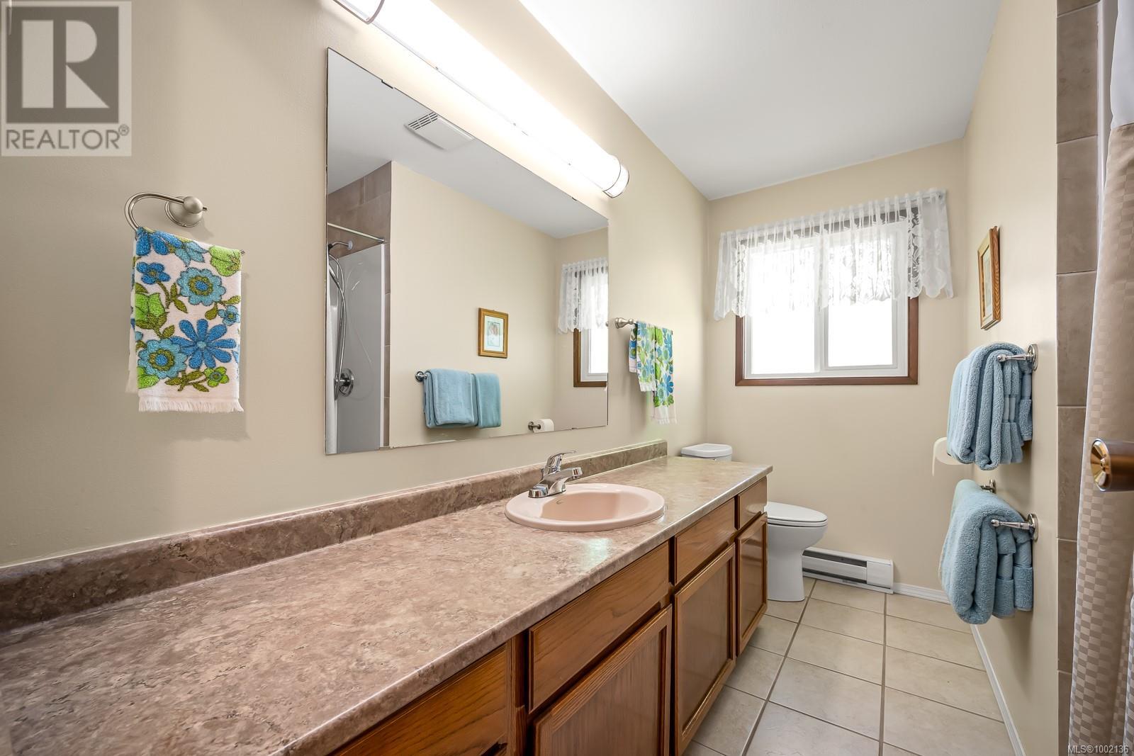 Photo 20 of 995 Mantle Dr, Courtenay BC
