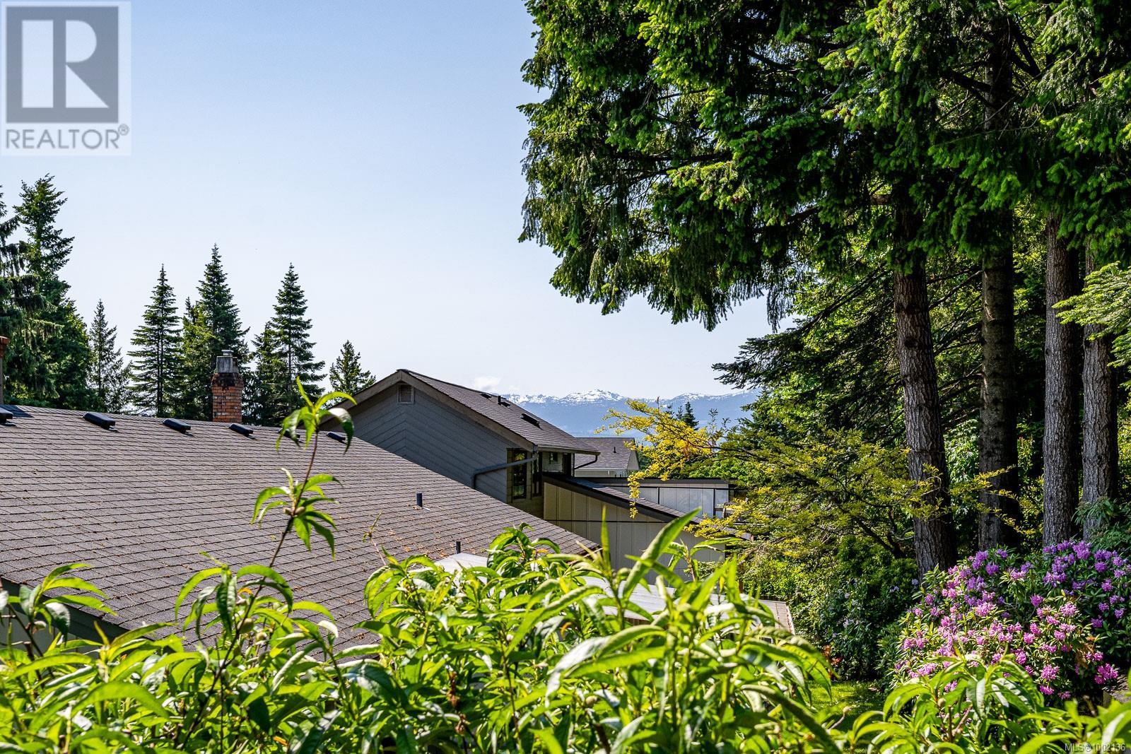 Photo 8 of 995 Mantle Dr, Courtenay BC
