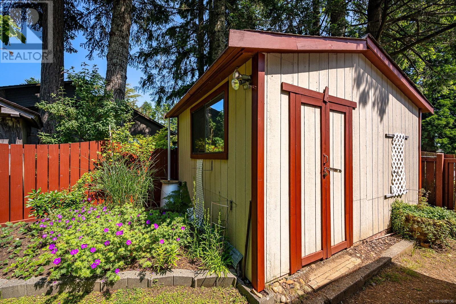 Photo 5 of 995 Mantle Dr, Courtenay BC