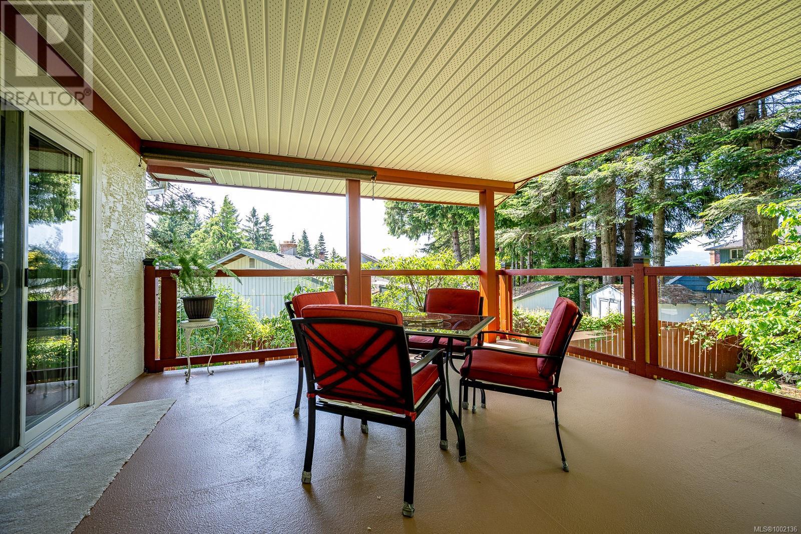 Photo 7 of 995 Mantle Dr, Courtenay BC