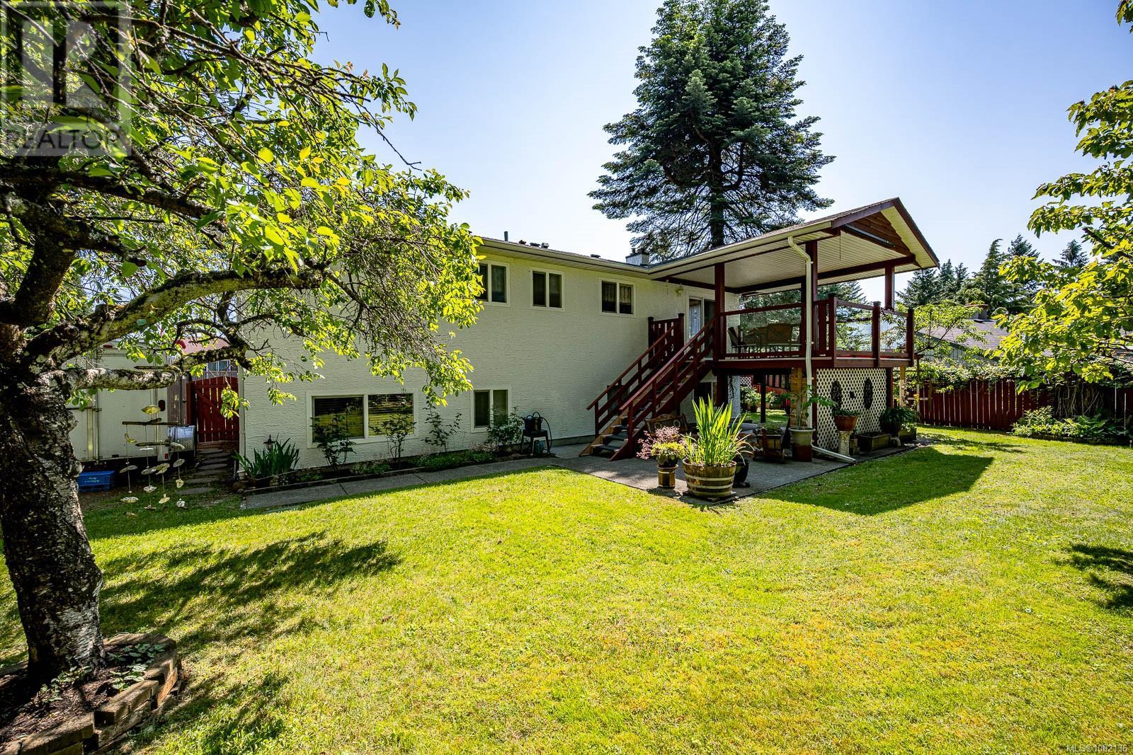 Photo 6 of 995 Mantle Dr, Courtenay BC