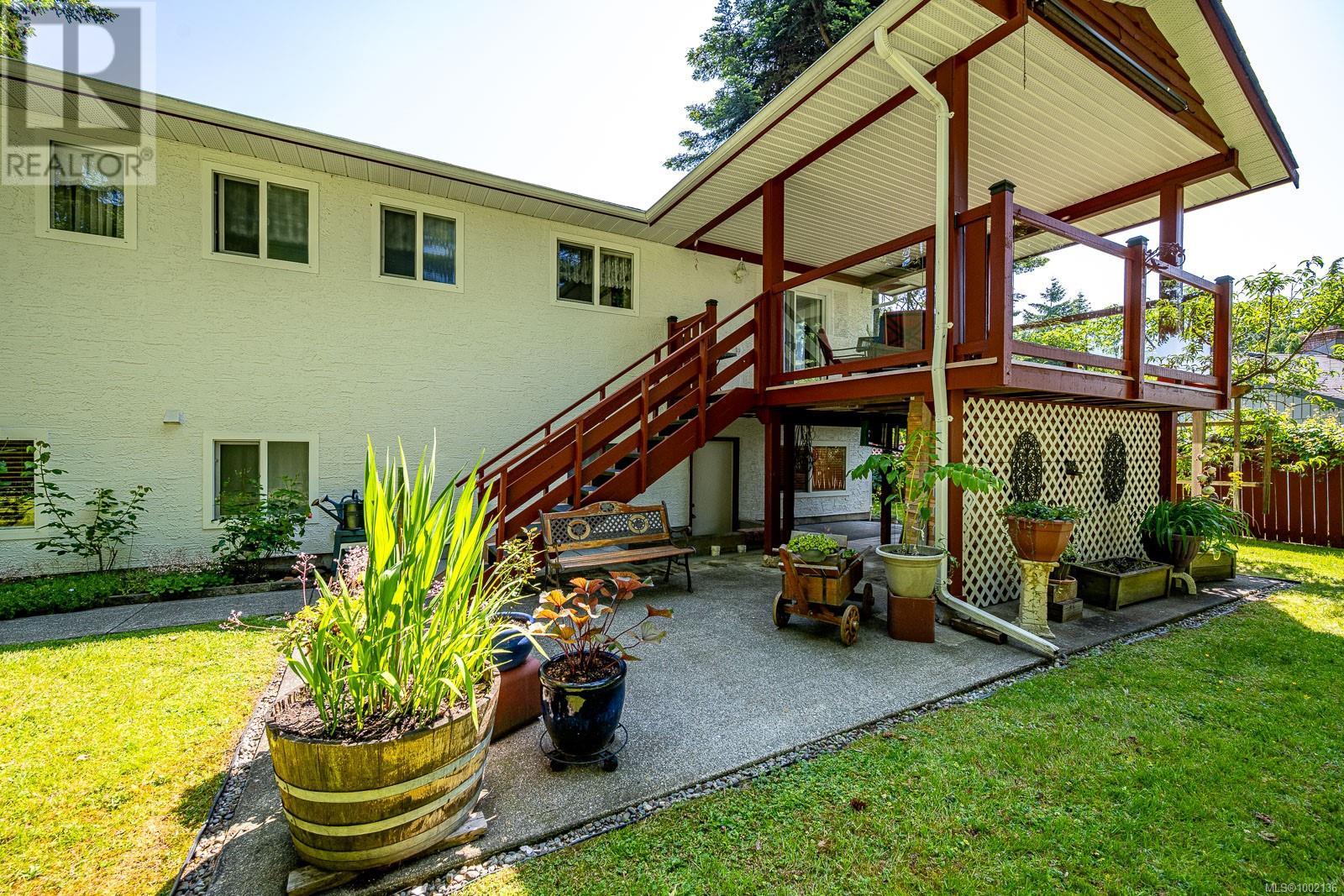 Photo 10 of 995 Mantle Dr, Courtenay BC