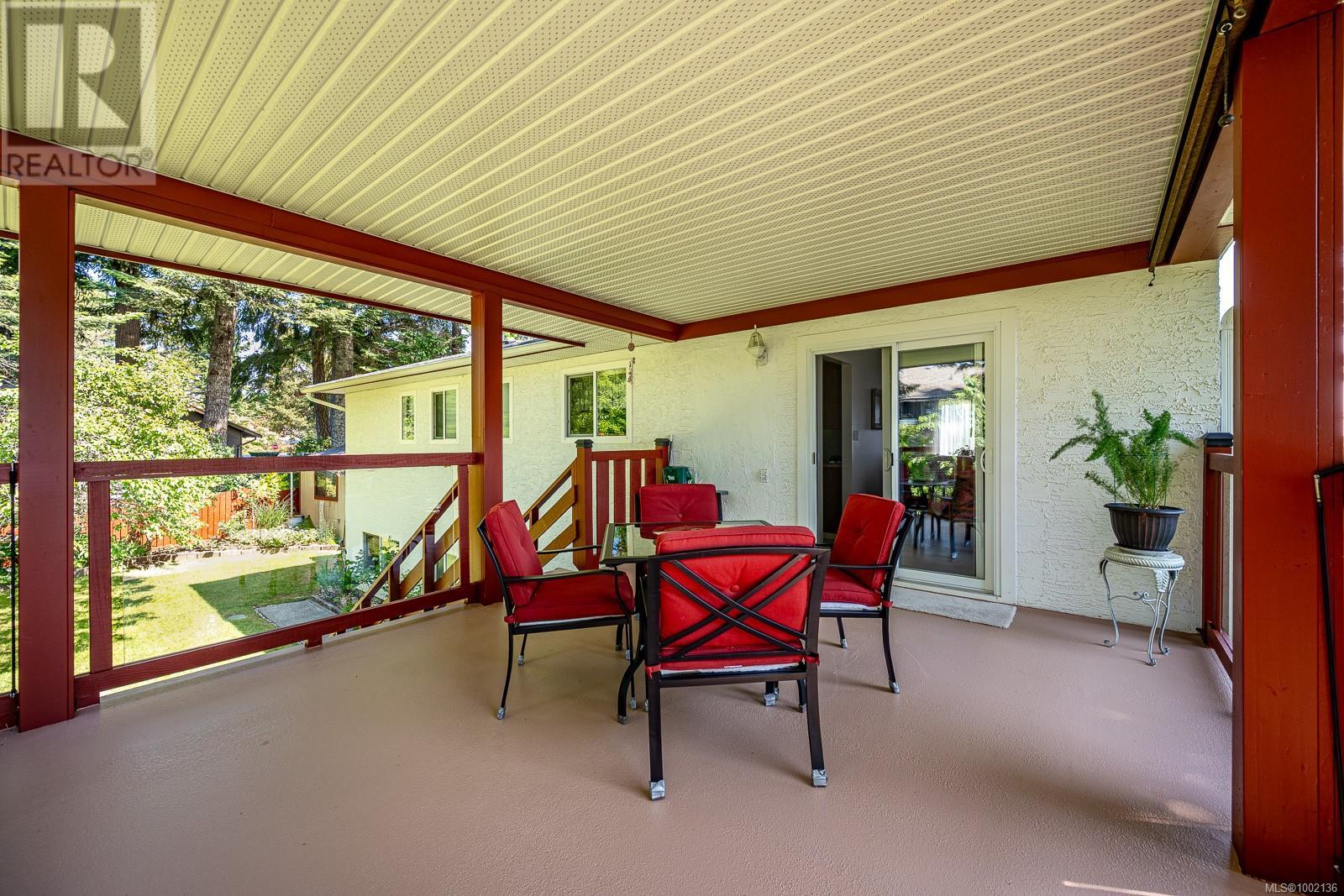 Photo 9 of 995 Mantle Dr, Courtenay BC