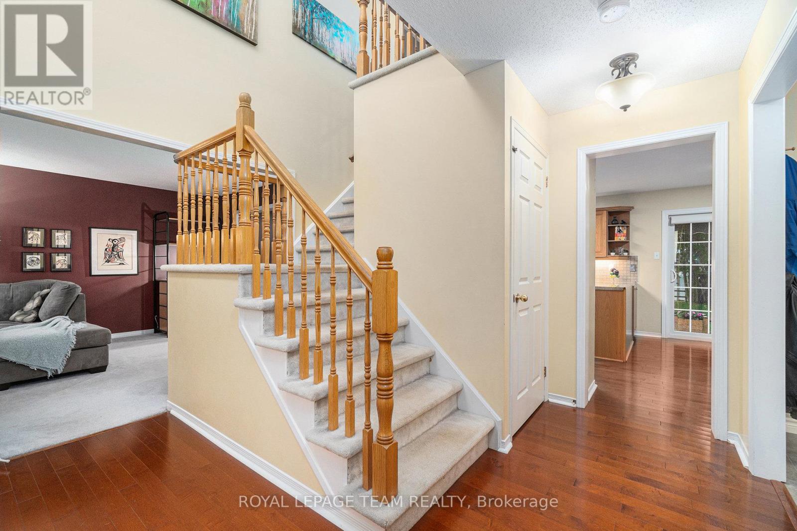 Foyer Towards living roomay