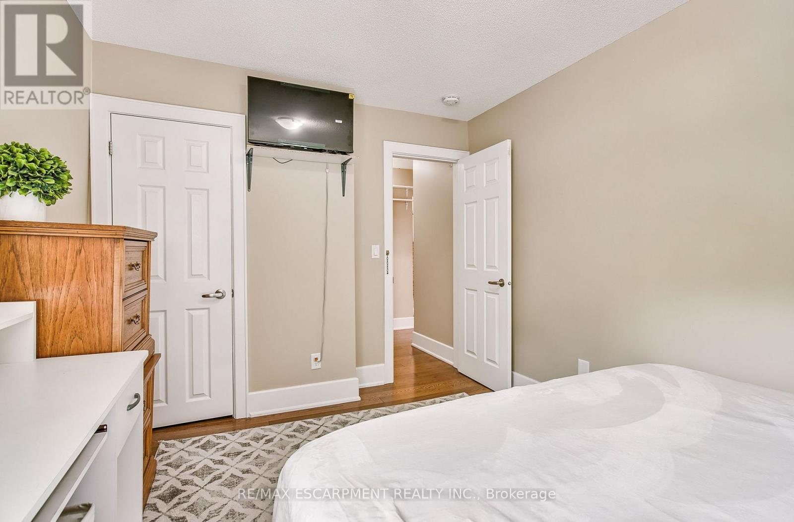 Photo 7 of 14 25 Mountwood Drive, Hamilton ON