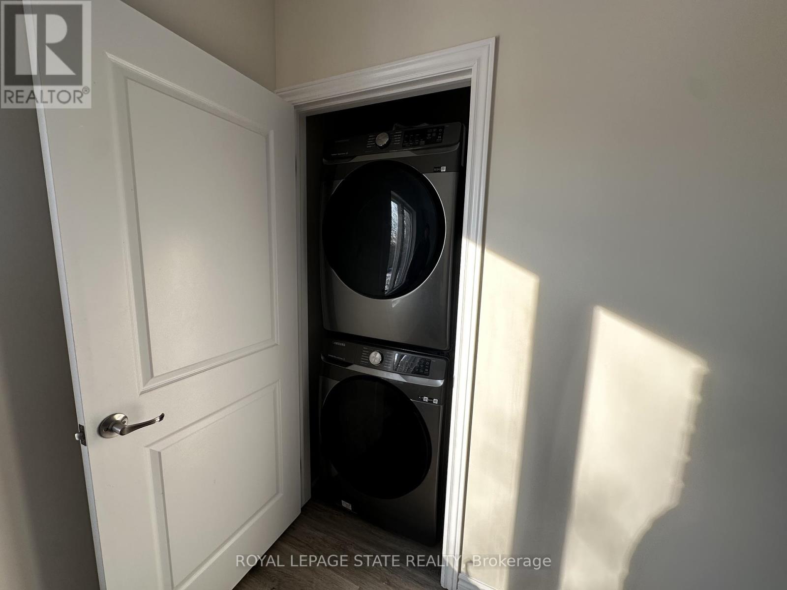 Photo 4 of 248 Port Colborne Drive, Port Colborne ON