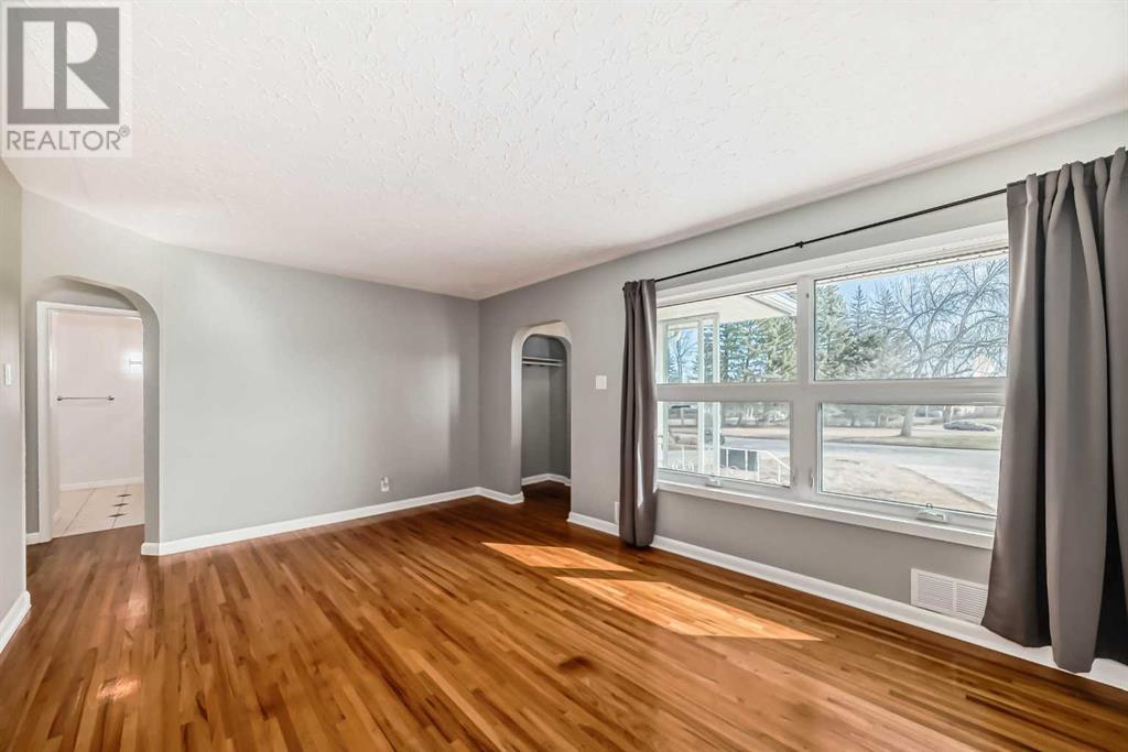 Single Family House Bungalow for Sale in  Glenmount Crescent SW Glendale Calgary 