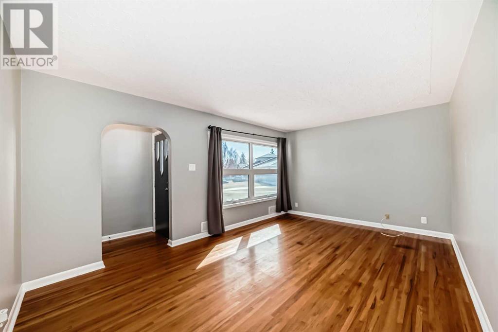 Single Family House Bungalow for Sale in  Glenmount Crescent SW Glendale Calgary 