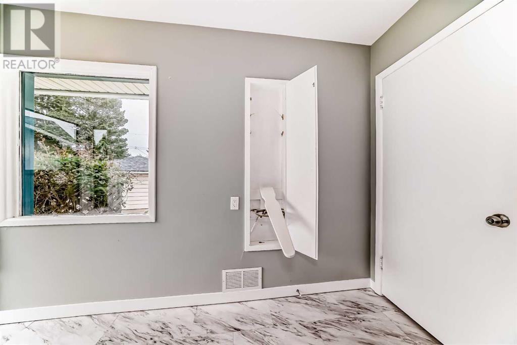Single Family House Bungalow for Sale in  Glenmount Crescent SW Glendale Calgary 