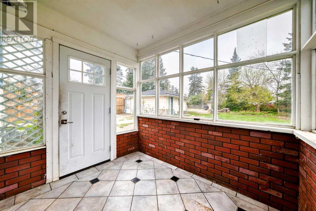 Single Family House Bungalow for Sale in  Glenmount Crescent SW Glendale Calgary 