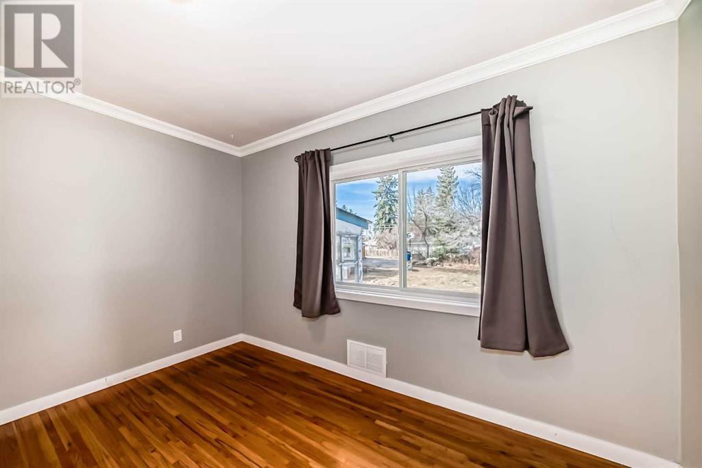 Single Family House Bungalow for Sale in  Glenmount Crescent SW Glendale Calgary 