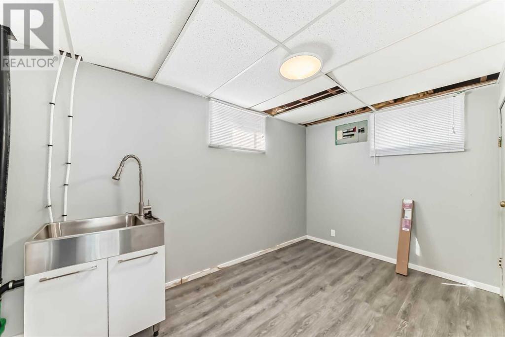 Single Family House Bungalow for Sale in  Glenmount Crescent SW Glendale Calgary 