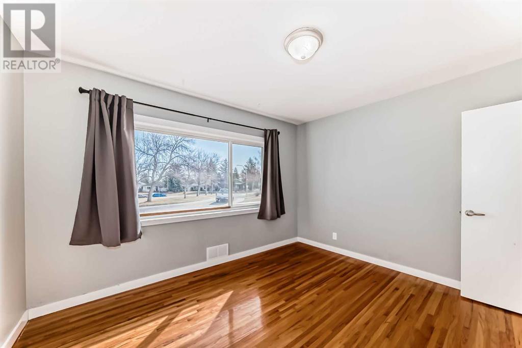 Single Family House Bungalow for Sale in  Glenmount Crescent SW Glendale Calgary 