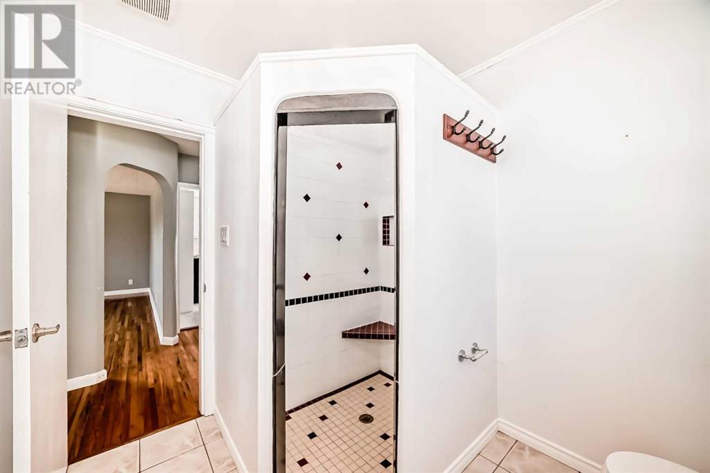 Single Family House Bungalow for Sale in  Glenmount Crescent SW Glendale Calgary 